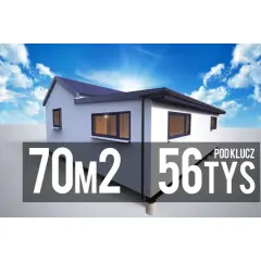 Nowoczesny dom 70m2 pod klucz. Biała bryła z ciemnymi oknami i dachem, na tle błękitnego nieba z chmurami.